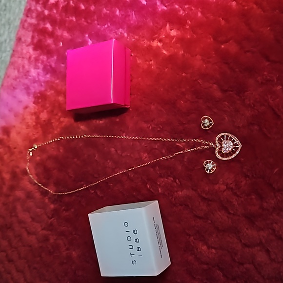 Avon, set of earrings and necklace - Picture 4 of 8